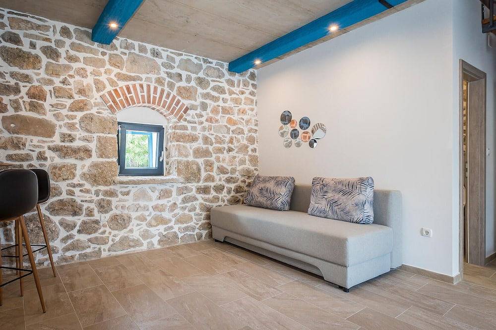 Amazing home in Drnis in Dalmatinisches Zagora