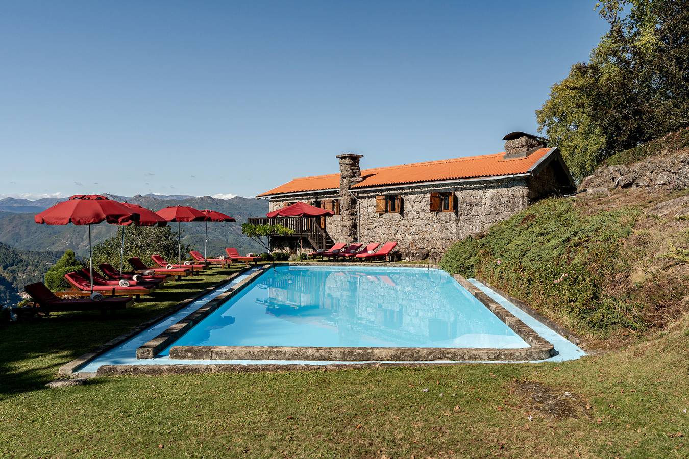 Ferienhaus 'Casa Do Gêres' mit Seeblick, privatem Pool und Wi-Fi in Caniçada e Soengas, Braga Distrikt