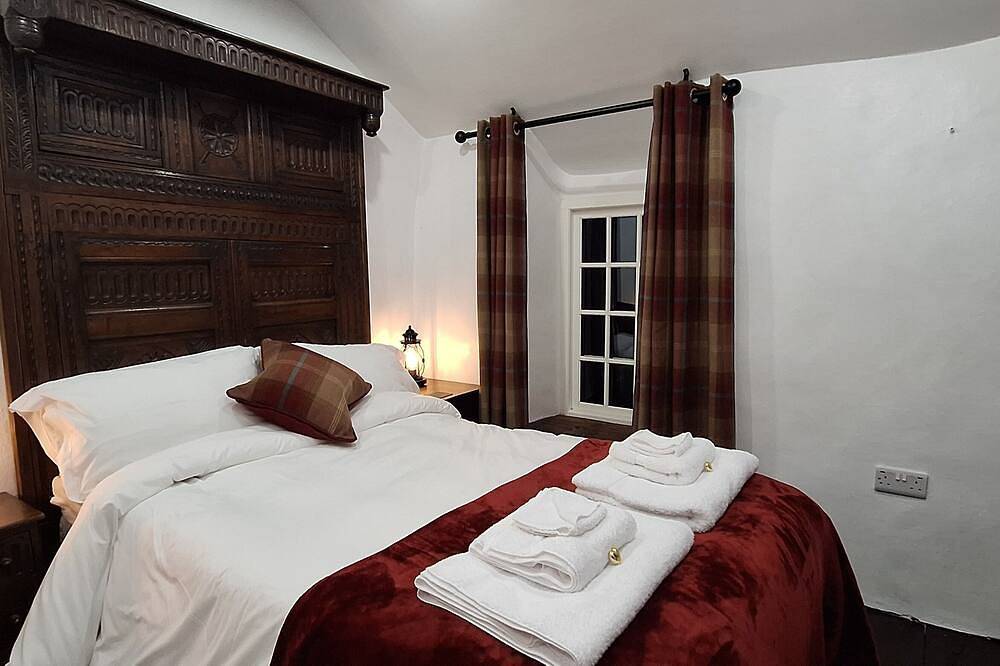 400 Year Old Lake District Cottage + Hot Tub Borrowdale Keswick Mountain Views in Lake District