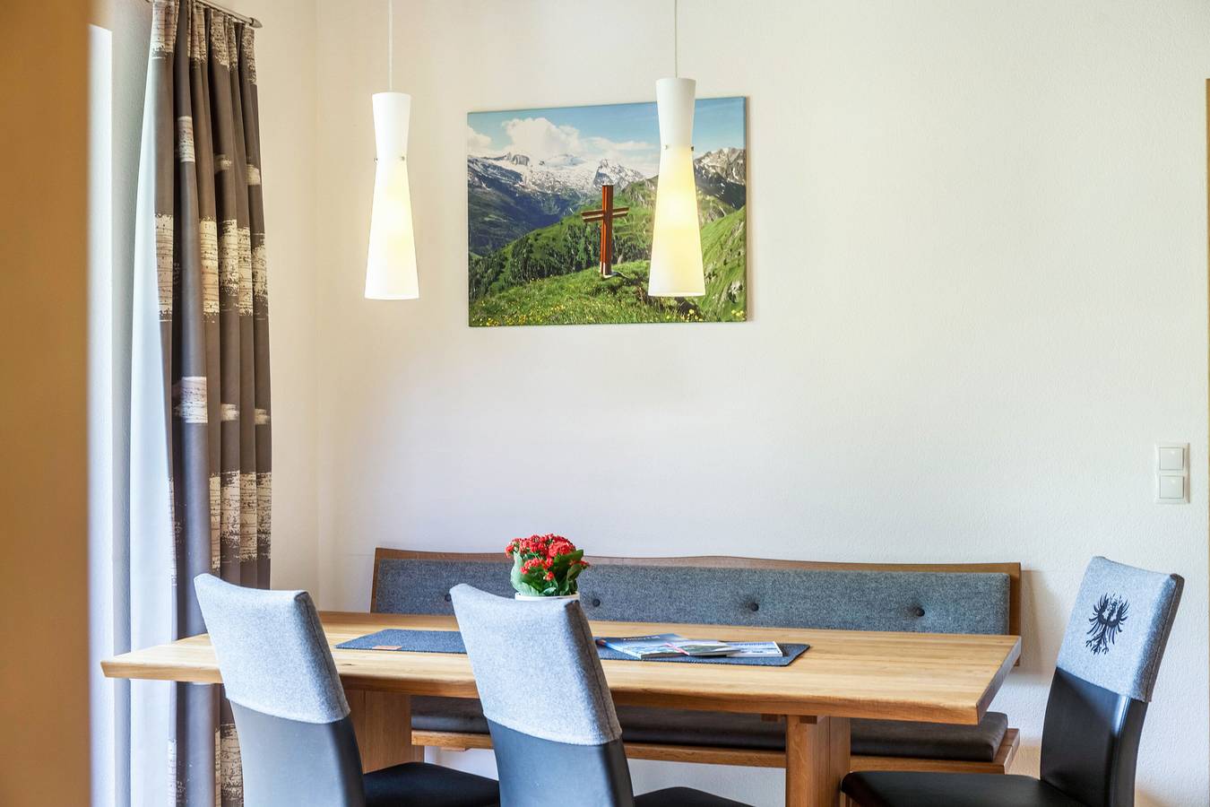 Apartamento entero, Apartamento vacacional 'Haus Marchegg - Edelweiß' con vistas a la montaña, balcón y wifi in Hintertuxer Gletscher, Hintertux