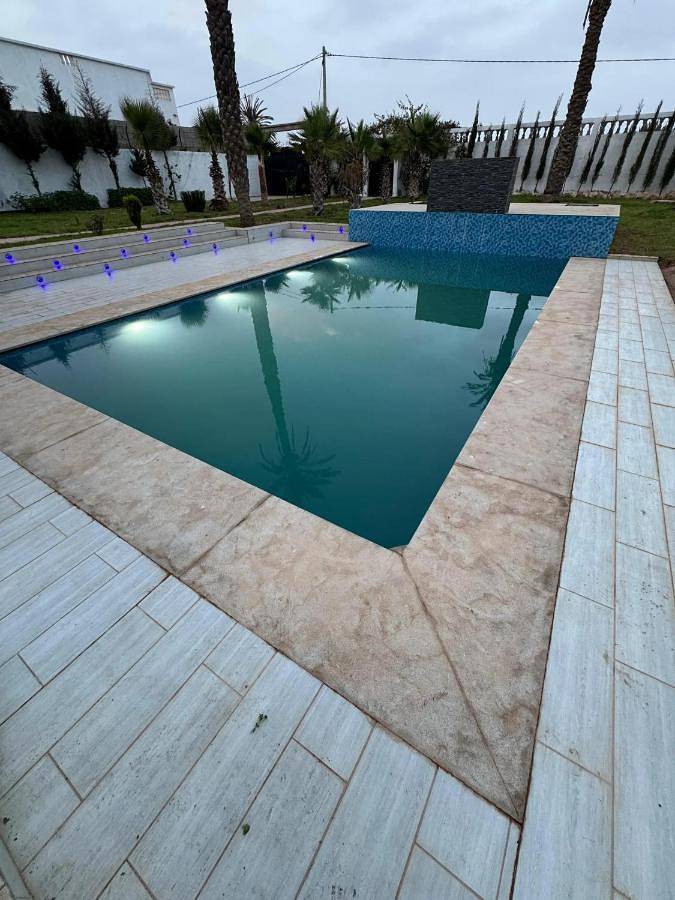 Villa pour 8 personnes, avec balcon et piscine, animaux acceptés
