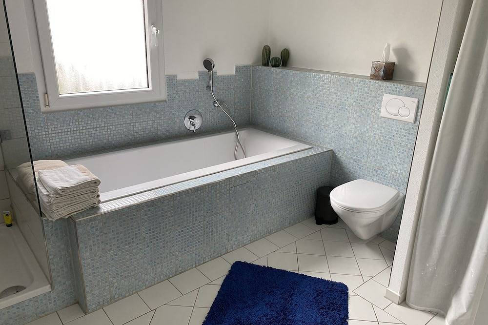 Ganze Wohnung, Lichtdurchflutete Ferienwohnung in Bendorf-Sayn am Rhein in Bendorf, Landkreis Mayen-Koblenz