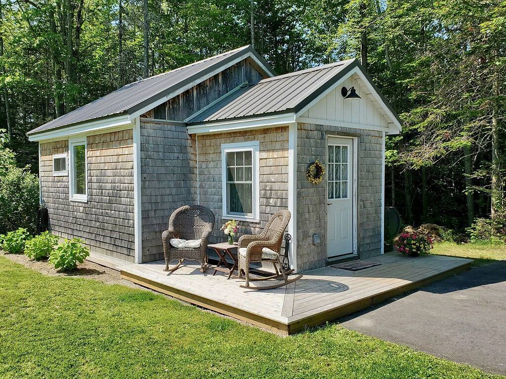 Cozy Cabin By The Pond, Sleeps 2 in Waldo County