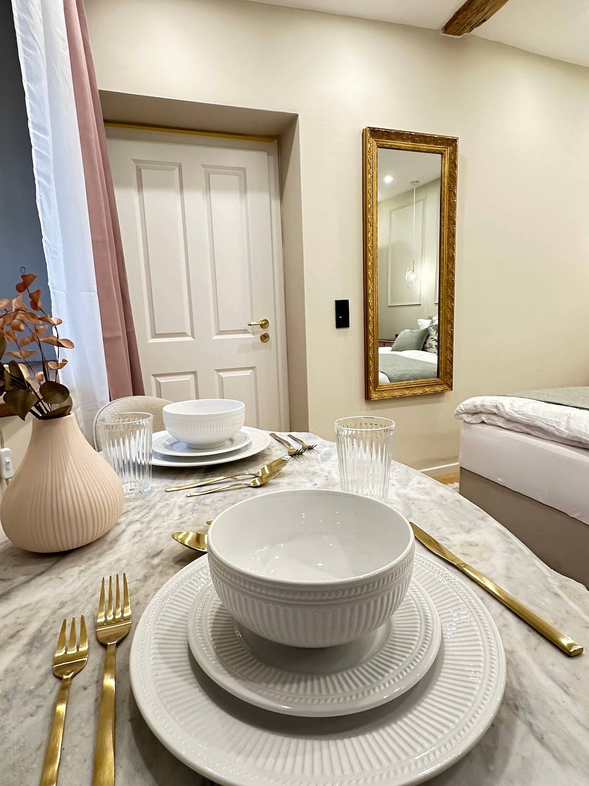 Apartamento entero, Apartamento 'Fewo Sand 10 - Klein' con terraza compartida, jardín y wifi in Bamberg, Región Viticola de Franconia