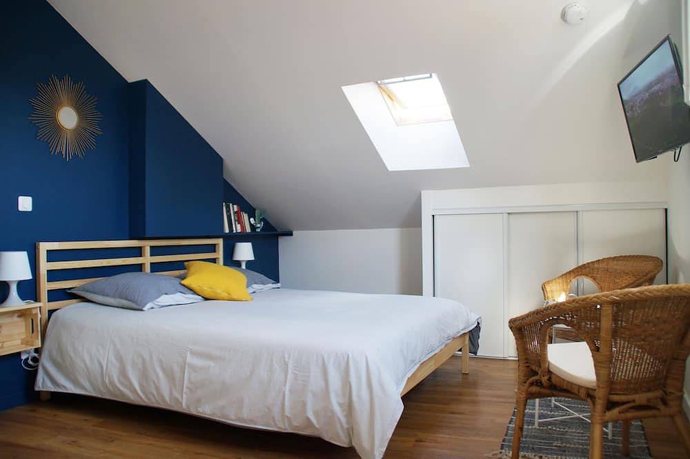 Entire apartment, Studio-Comfort-Private Bathroom-Garden View in La Roche-sur-Yon, Loire Valley