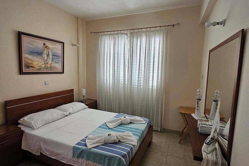 On the Beach House -Cozy bungalow in front of the Latsi beach. Best for families in Πόλις Χρυσοχούς, South Cyprus