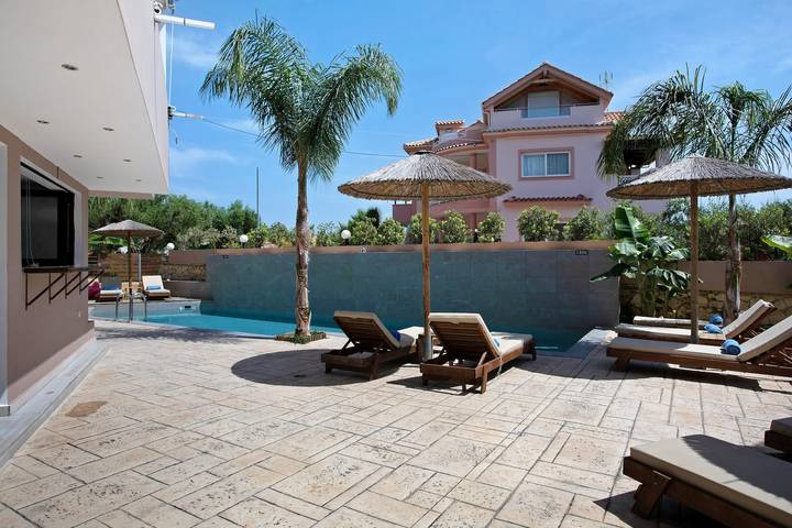 Entire apartment, Apartment "Villa Dionysia A2" close to the Beach with Shared Pool & Wi-Fi in Alykanas, Alykes