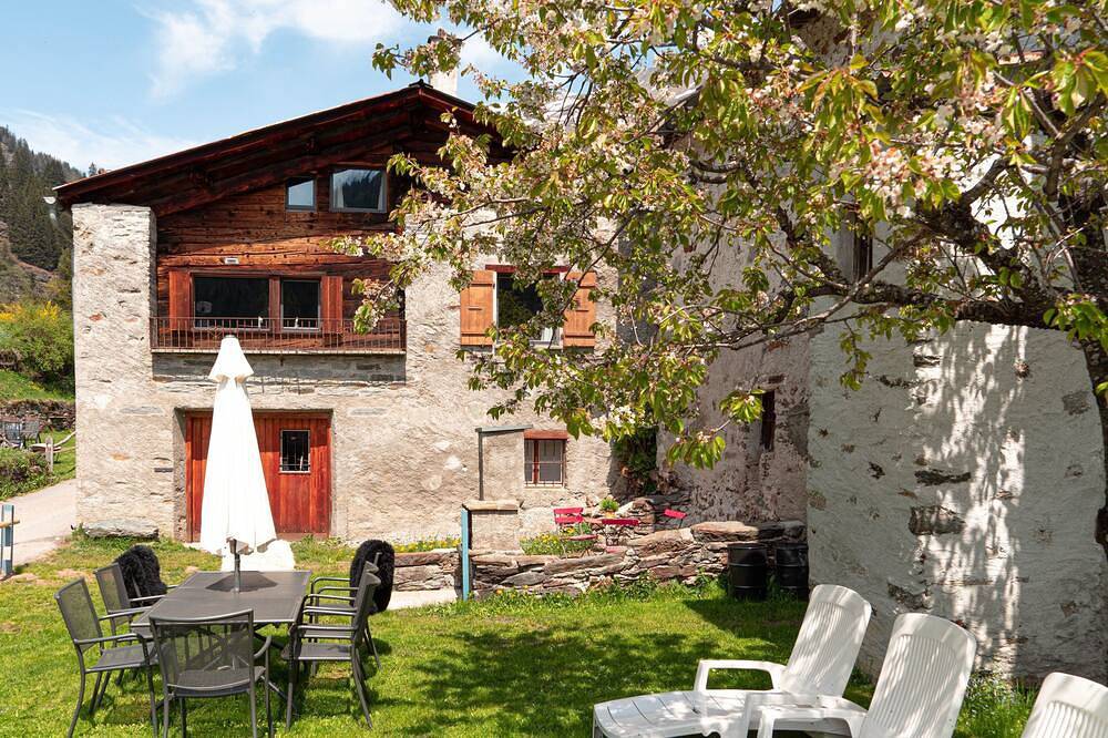 Ferienhaus sonnig und rustikal, in Val Poschiavo, nahe Engadin in Poschiavo, Livigno Alpen