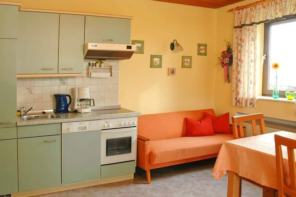 Ganze Wohnung, Komfortable Ferienwohnung mit 2 getrennten Schlafzimmern für bis zu 4 Personen in Bischofsmais, Ostbayern