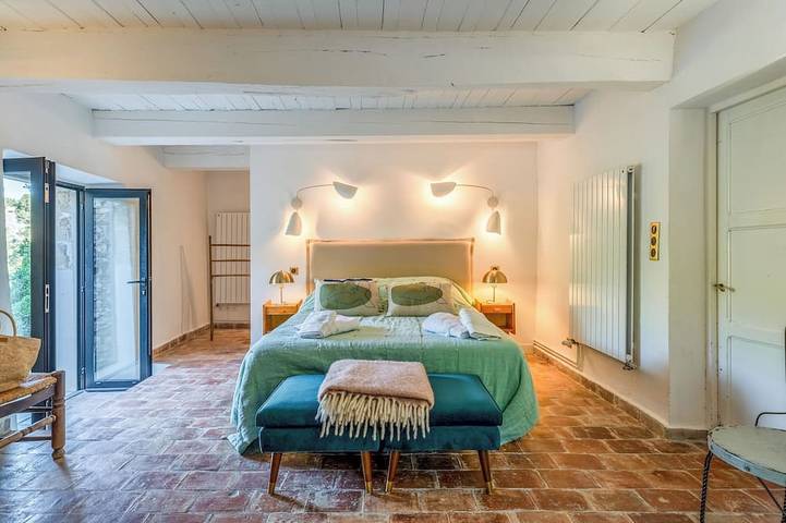 Les Mas Ferrando Luberon: A beautiful, authentic Mas Courroussouvo in Oppède-le-Vieux in Oppède, Parc naturel régional du Luberon