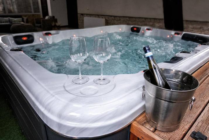 Casa vacanza per 4 persone, con Idromassaggio e Terrazza nonché Giardino e Piscina a Carlentini