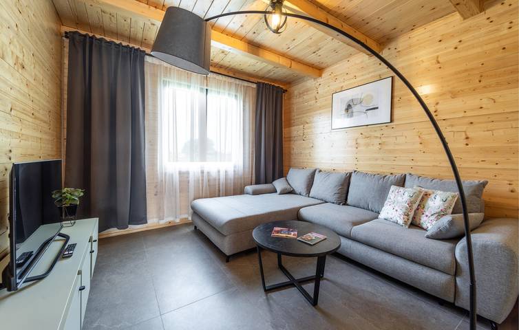 Modernes, 100 m² großes Apartment mit Pool, WLAN und 2,5 km Entfernung zum Fluss Okruglica in Bilje, Osijek-Baranja