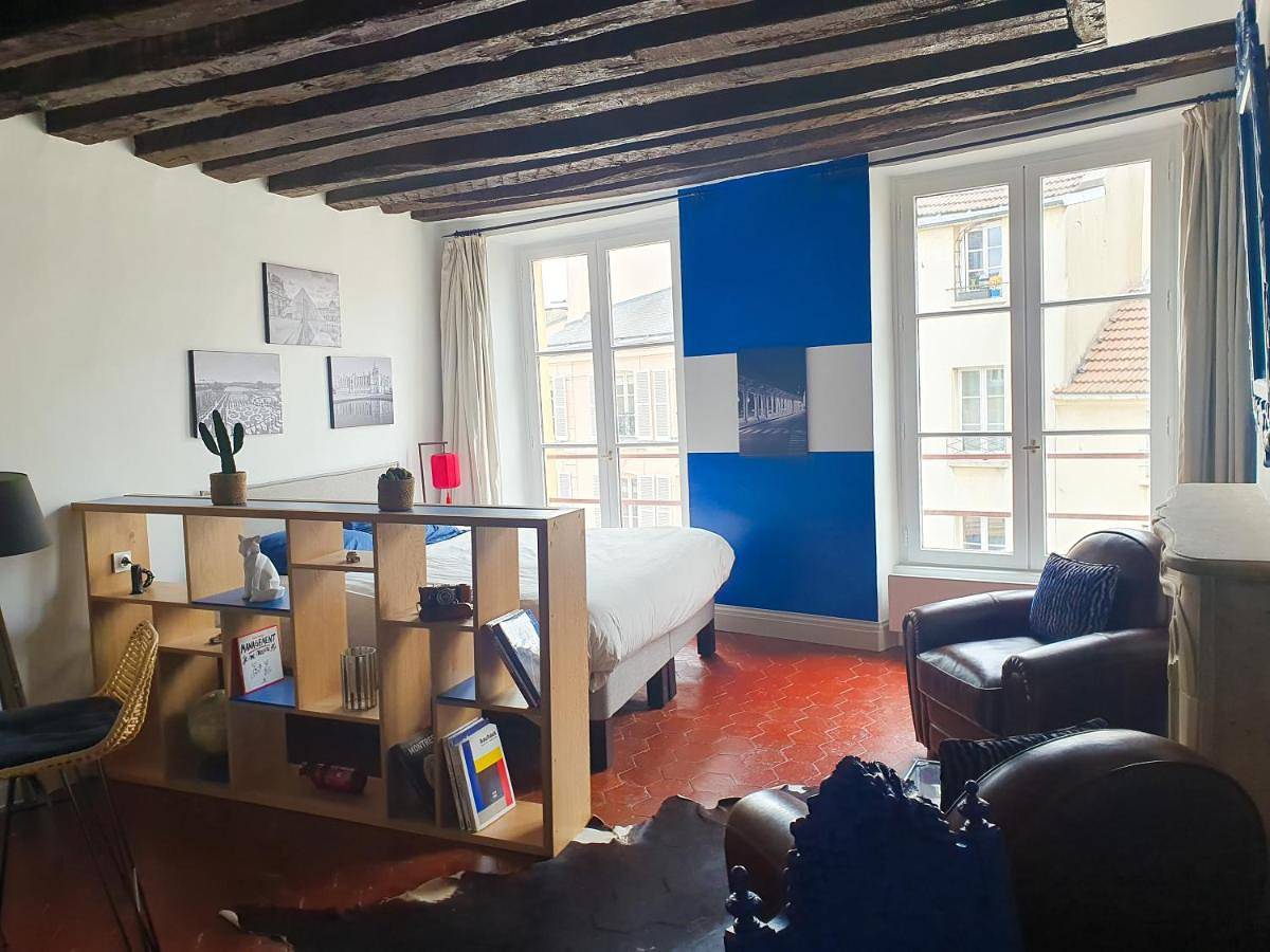 Appartement entier, Exigehome-Grand studio en centre ville - 300 m du Rer A in Saint-Germain-en-Laye, Yvelines