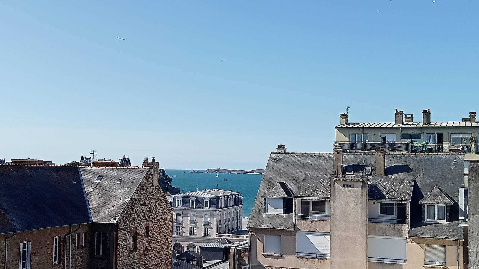 Appartement entier, Vue mer, 150 m de la plage, hyper centre in Dinard, Région de Saint-Malo