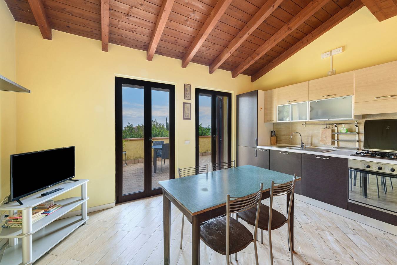 Appartamento intero, Appartamento 'Appartamento Paradiso' con vista lago, Wi-Fi e aria condizionata in San Felice del Benaco, Prealpi Gardesane