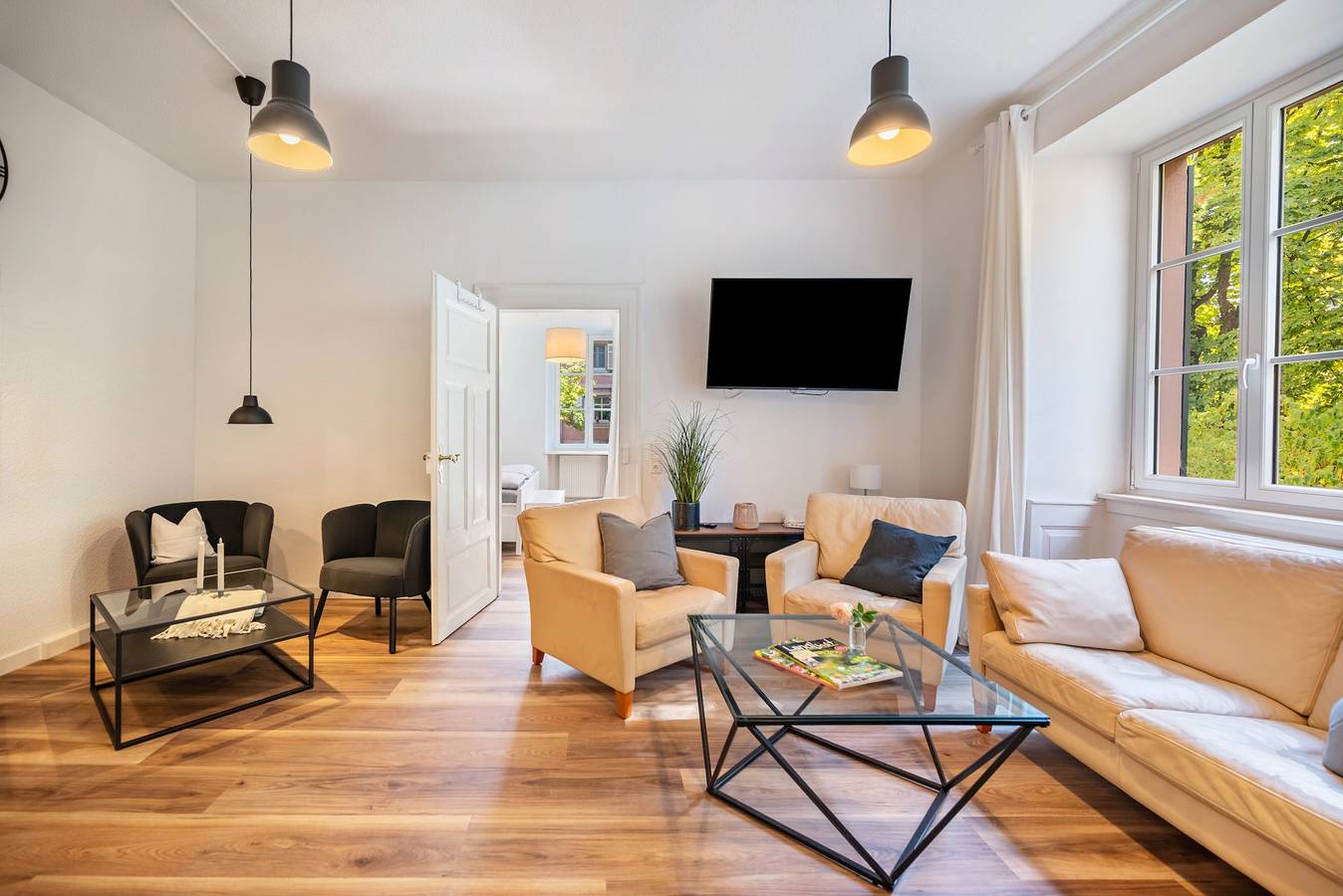 Ganze Wohnung, Großzügige, modern ausgestattete Altstadtwohnung mit 4 Schlafzimmern, Garten, Terrasse, Balkon in Staufen im Breisgau, Südschwarzwald