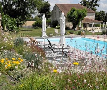 Chambre d’hôte pour 2 personnes, avec piscine et terrasse ainsi que vue et jardin à Fongrave