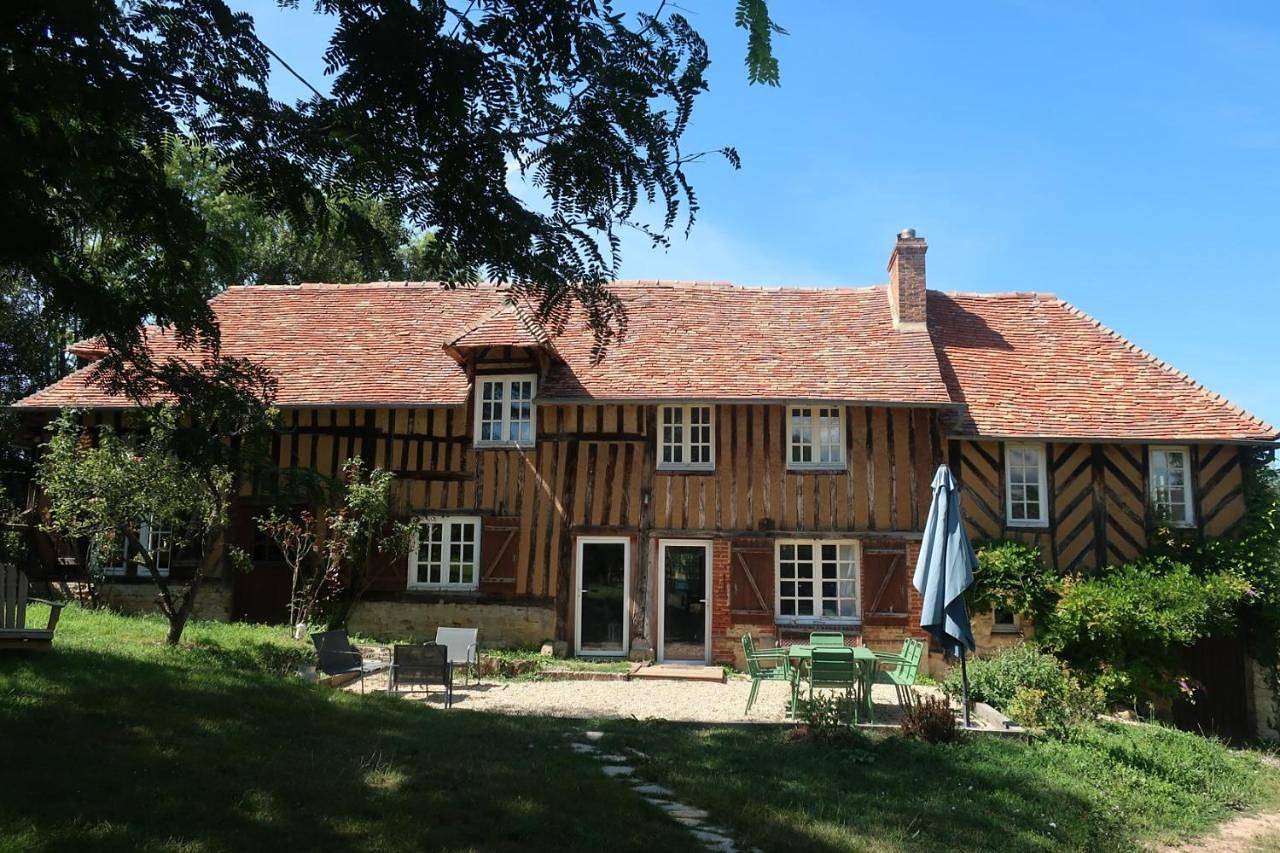 Four-Bedroom House in Saint-Pierre-en-Pays-d'Auge, Région de Lisieux