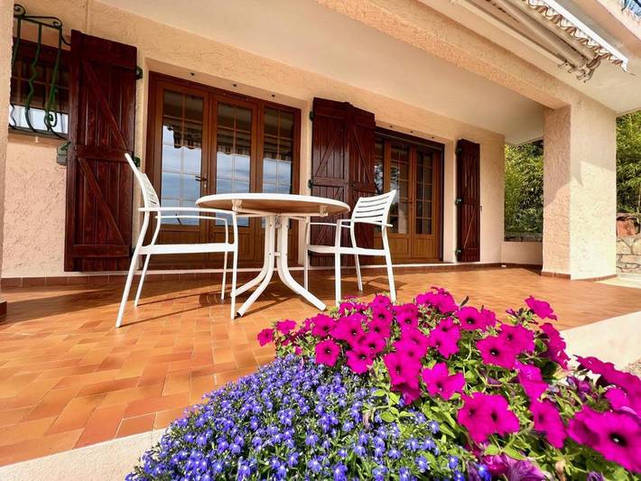 Gîte pour 2 personnes, avec piscine ainsi que jardin et vue à Taradeau - 3