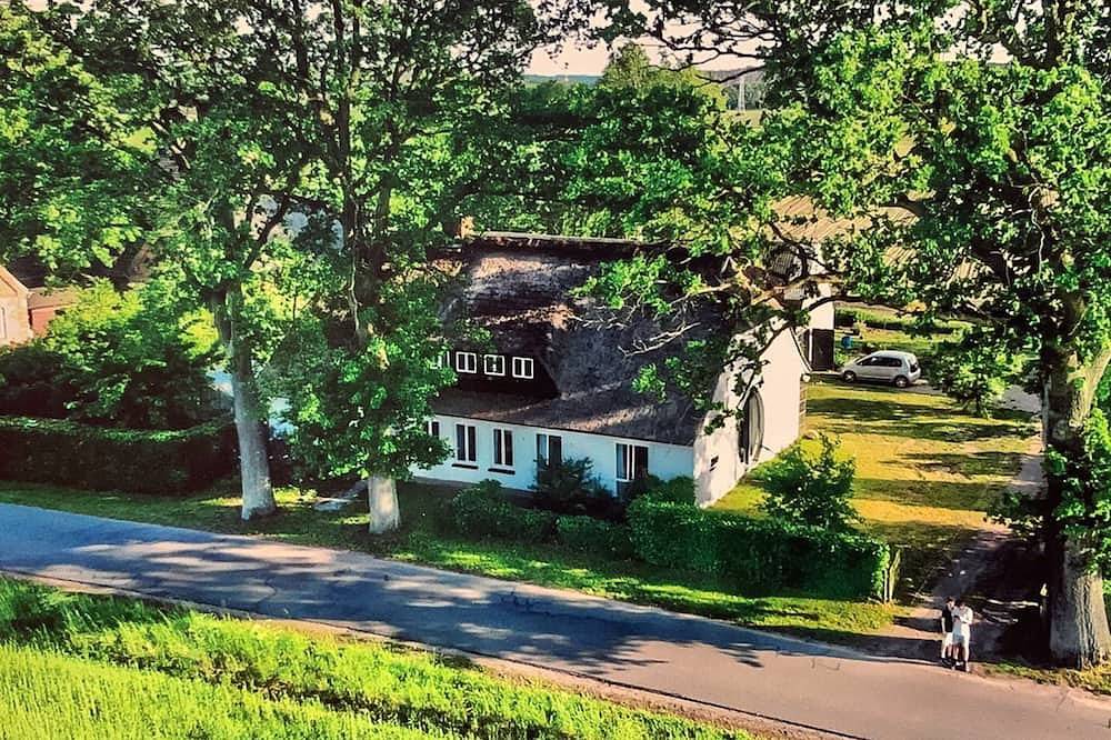 Familienfreundliche Reetdachhaushälfte mit großem Garten im Wendland in Elbtalaue