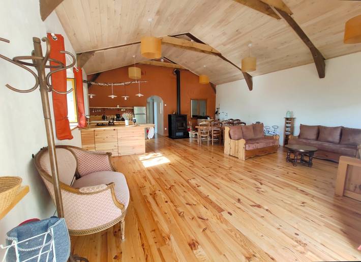 Gîte pour 11 personnes, avec terrasse, animaux acceptés en Ardèche - 3