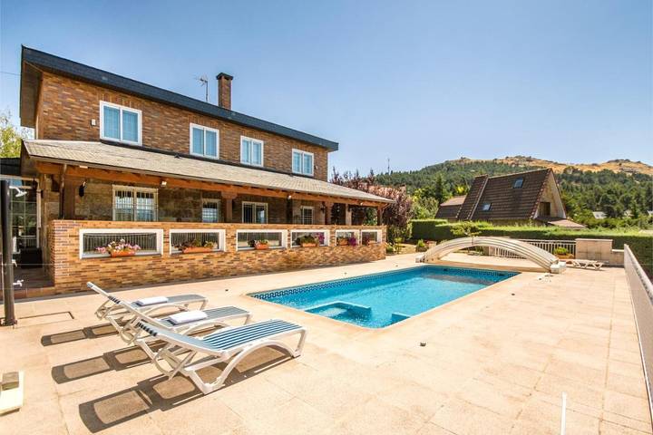 Casa de vacaciones para 14 personas, con Terraza y Jardín además de Piscina y Vistas en Collado Mediano