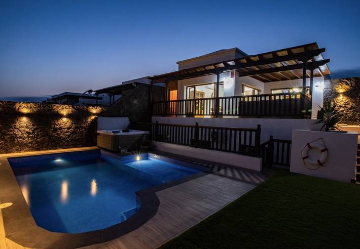 Ferienhaus für 10 Personen, mit Balkon und Whirlpool sowie Garten und Kinderpool in Playa Blanca - 2