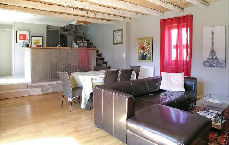 Coly Apartment: Pool, Garden & Parking in Coly-Saint-Amand, Périgord Noir