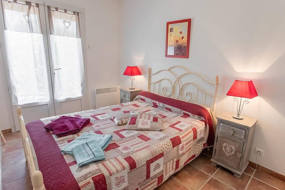 Holiday cottage with view and close to the lake in Aiguines, Región Brignoles