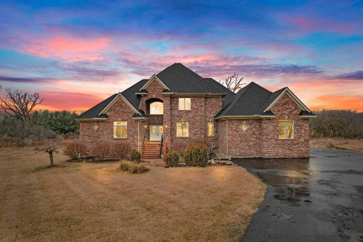 Vacation home for 9 people, with yard in Michigan
