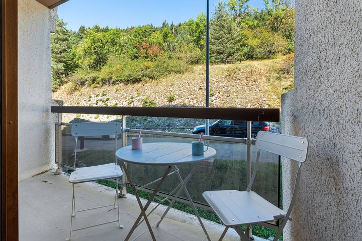 Apartamento entero, Apartamento Refugio de las Tribus: vistas a la montaña, jardín común y balcón privado in Villard-de-Lans, Parc naturel régional du Vercors
