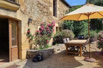 Location de vacances pour 4 personnes, avec terrasse et jardin à Vézac