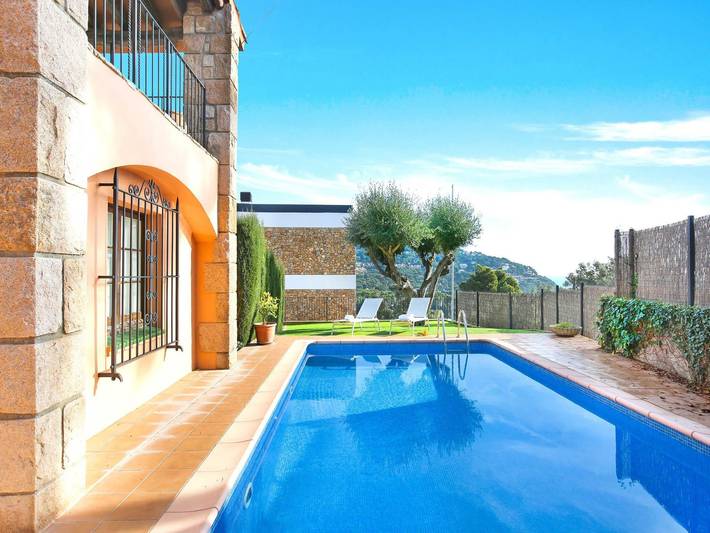 Casa de vacaciones para 12 personas, con terraza además de piscina y jardín en Llafranch