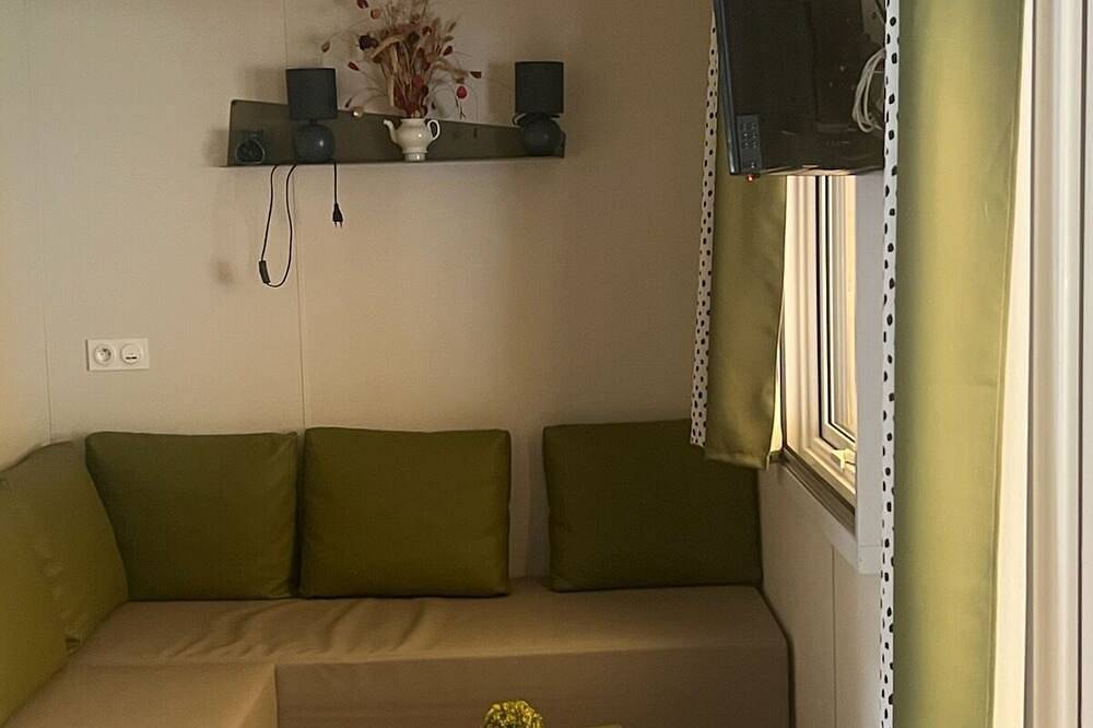 Mobil-home à 200 m de la plage dans camping 3* familial et convivial, arboré. in Saint-Georges-de-Didonne, Région de Rochefort