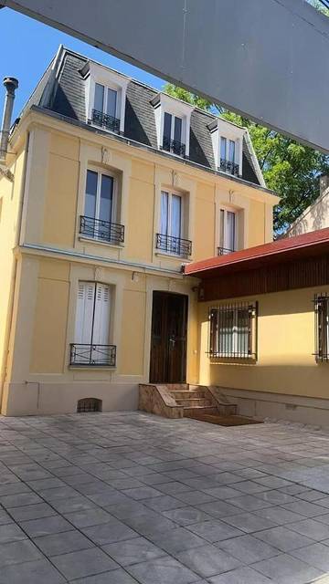 Chambre d’hôte pour 2 personnes, avec vue et terrasse à Pantin