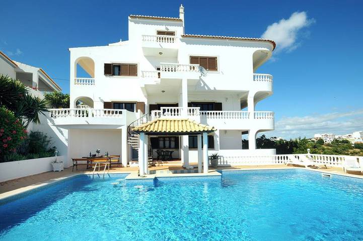 Villa für 16 Personen, mit Balkon - 1