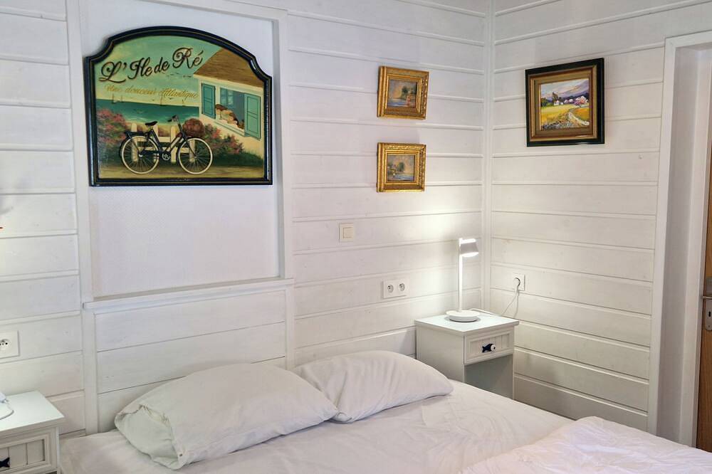 Villa ⭐️⭐️⭐️ Ile De Re La Flotte -7 pers-Piscine chauffée quartier calme in La Flotte, Île de Ré