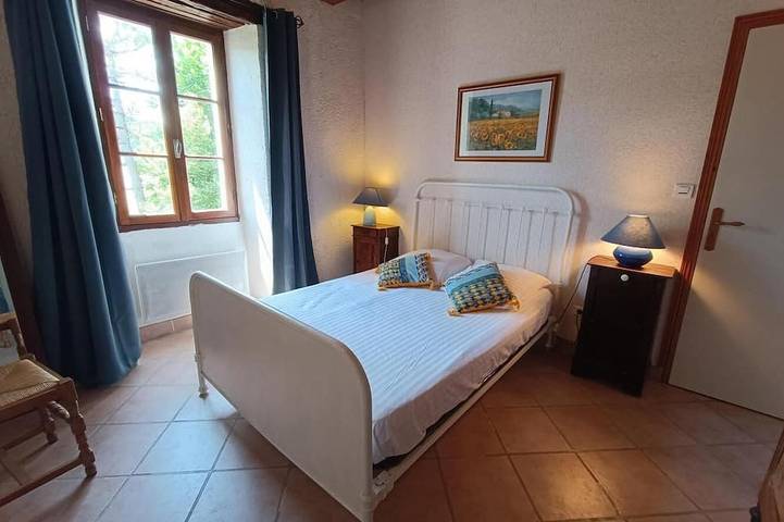 Location de vacances pour 15 personnes, avec jardin à Valprionde - 2