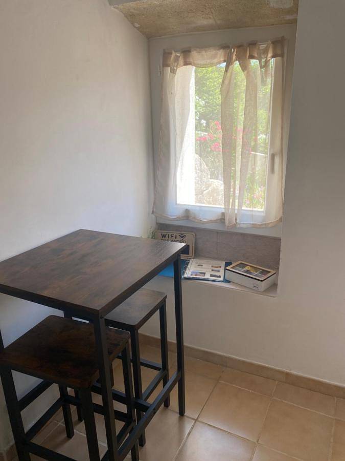 Gîte pour 2 personnes, avec jacuzzi et piscine ainsi que jardin et terrasse à Jouques - 2