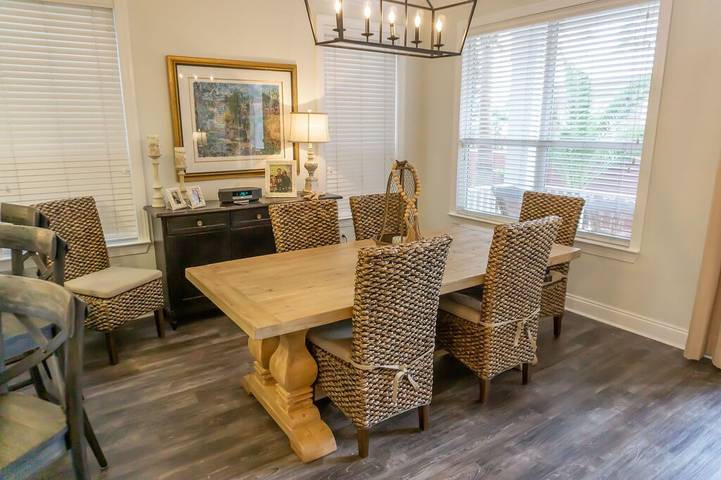 Vacation rental for 12 people, with balcony and hot tub as well as pool, with pets in Rosemary Beach