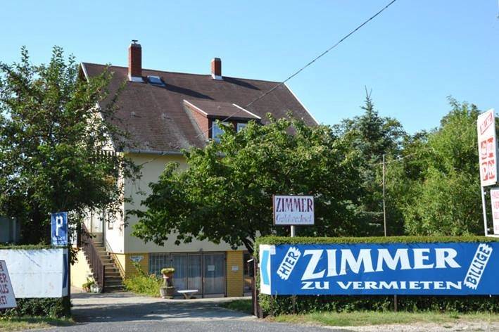 Ferienwohnung für 8 Personen, mit Balkon und Terrasse sowie Garten und Seeblick in Gyenesdias