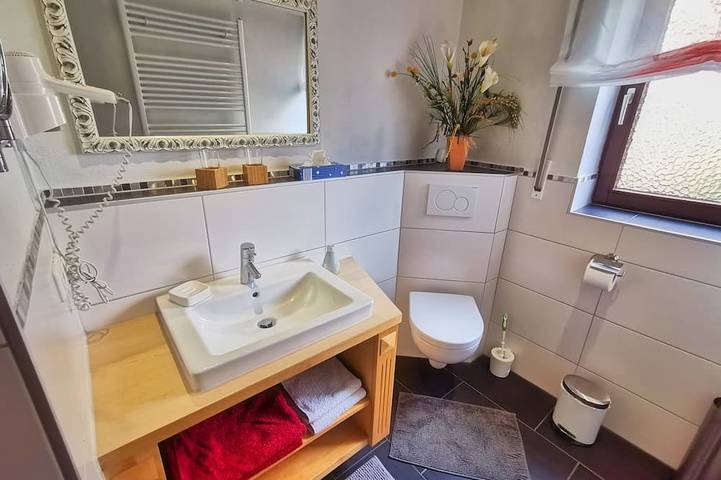 Ganze Wohnung, Vorzügliche Hanglage mit wunderbarer Aussicht.Haustiere erlaubt.Familienfreundl. in Schotten, Vogelsberg Region