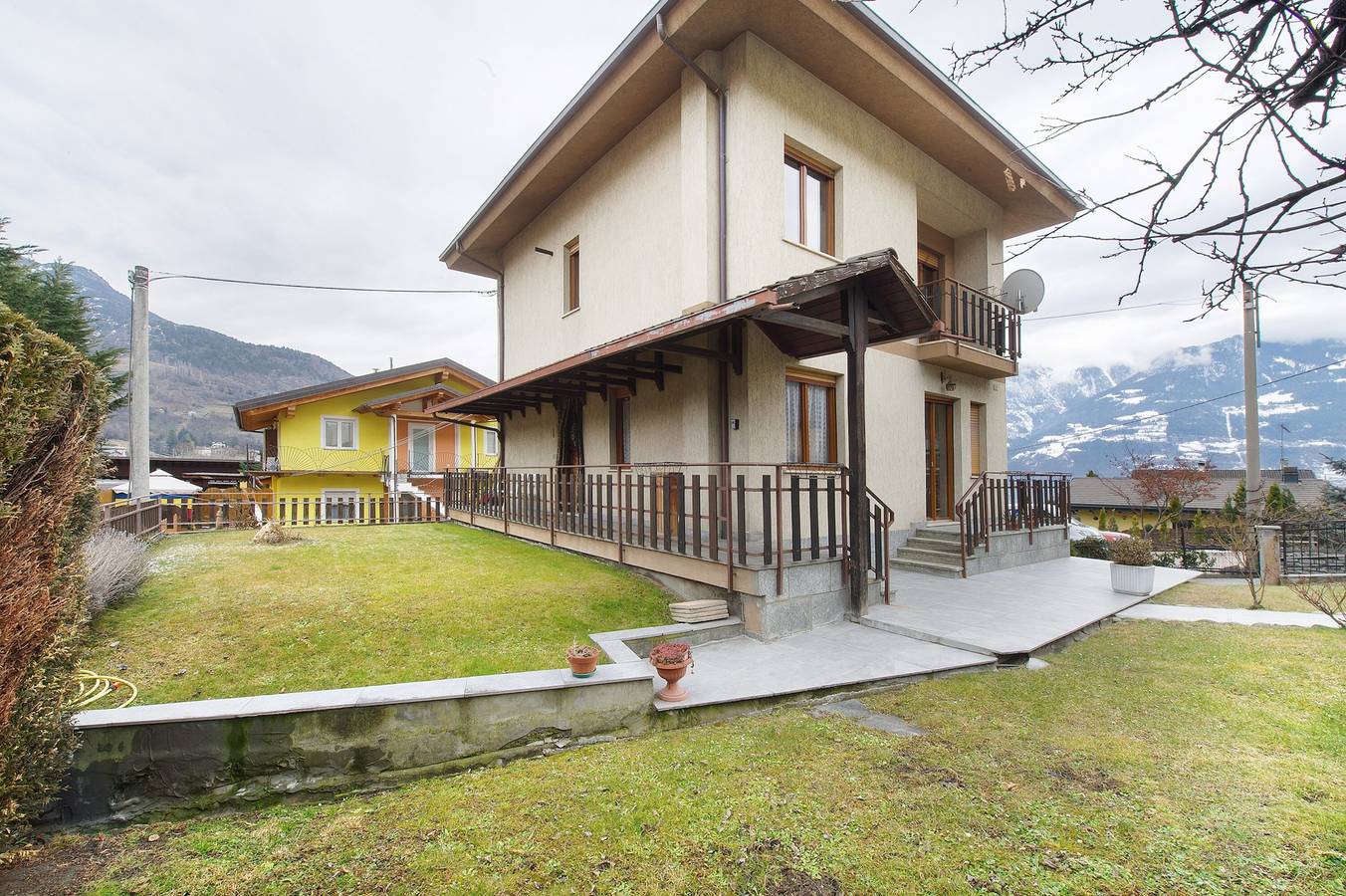 Casa vacanze 'Gianluca' con vista sulle montagne, terrazza privata e Wi-Fi in Signayes, Aosta