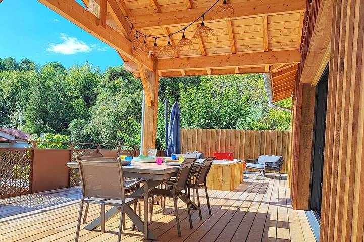 Chalet voor 9 personen, met zwembad en terras in Biscarrosse