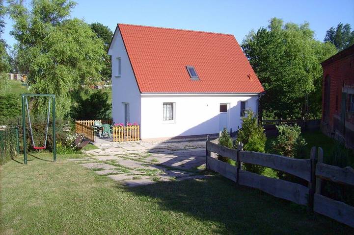 Ferienhaus für 4 Personen, mit Terrasse und Garten in Wokuhl-Dabelow