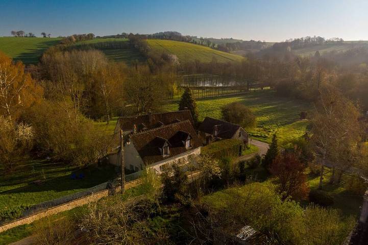 Gîte pour 7 personnes, avec terrasse et jardin à Vichères