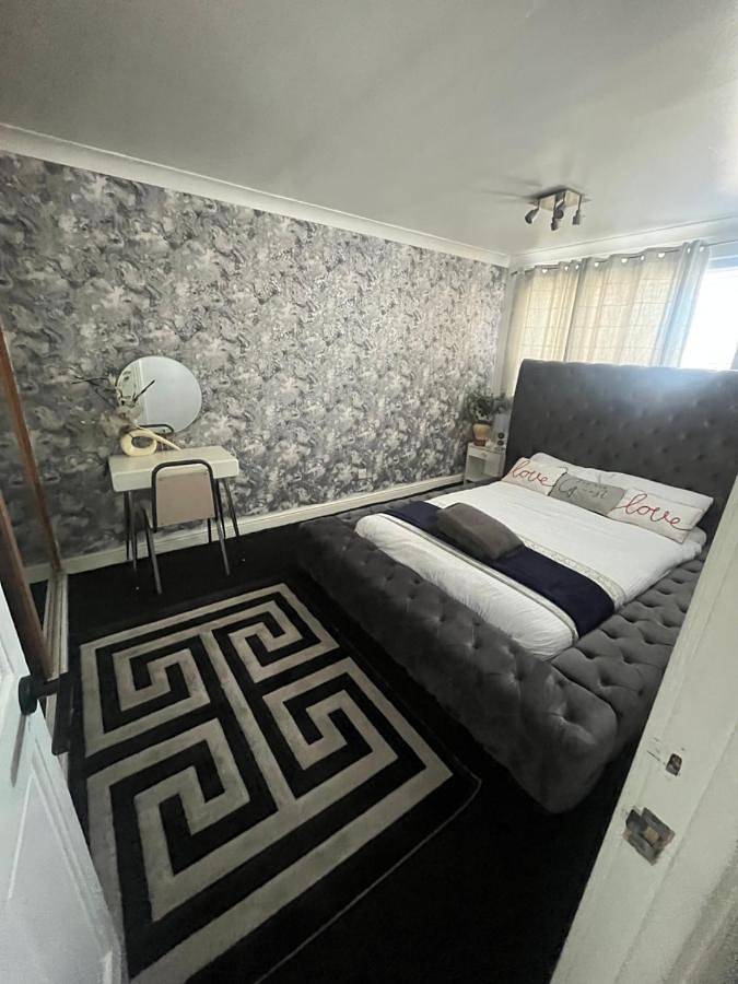 Double Room with Private Bathroom in Leeds, West Yorkshire