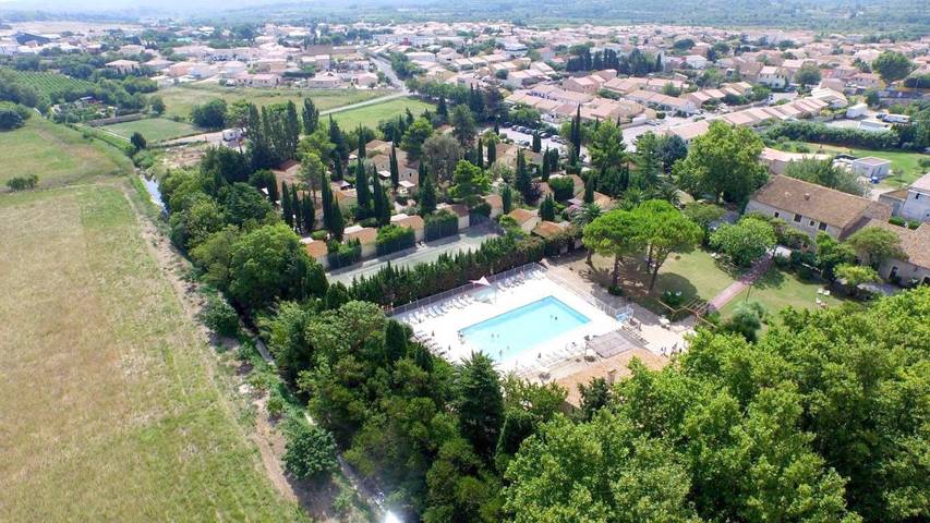 Parque de vacaciones para 4 personas, con jardín y piscina, Se admiten mascotas - 1