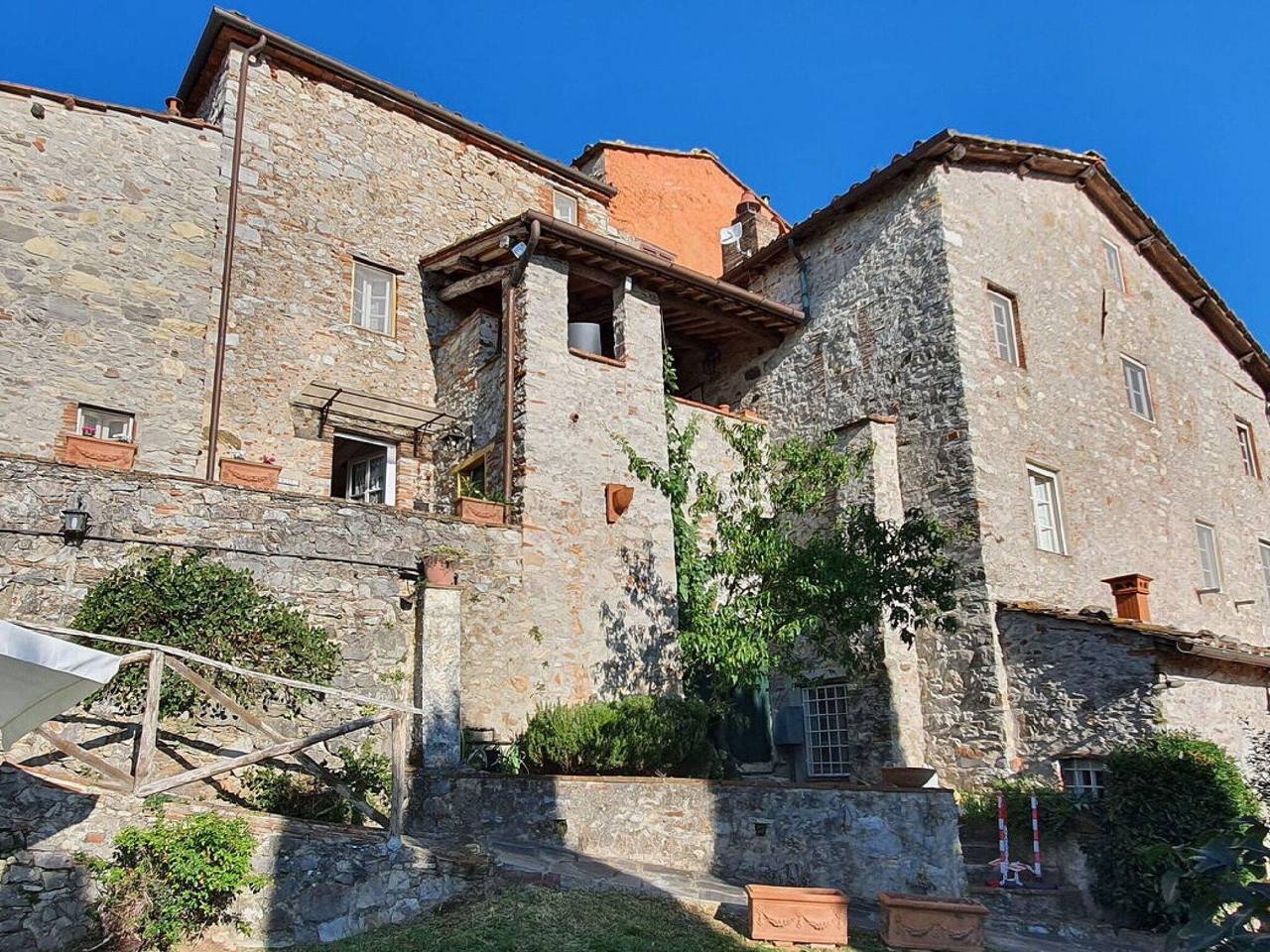 Casa in pietra a Chiatri con vista lago in Lucca, Riviera Toscana