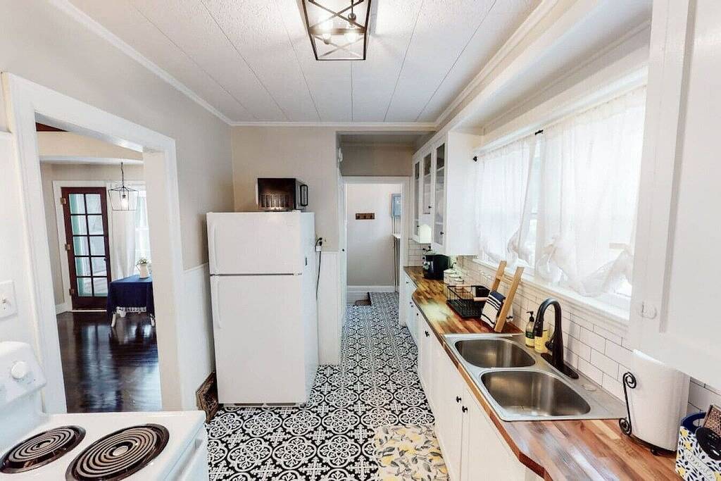 Riverside Cottage - 2 Kings - Near River in Wichita, Kansas